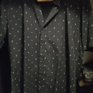 Camisa Negra Estampada Manga Corta Hombre